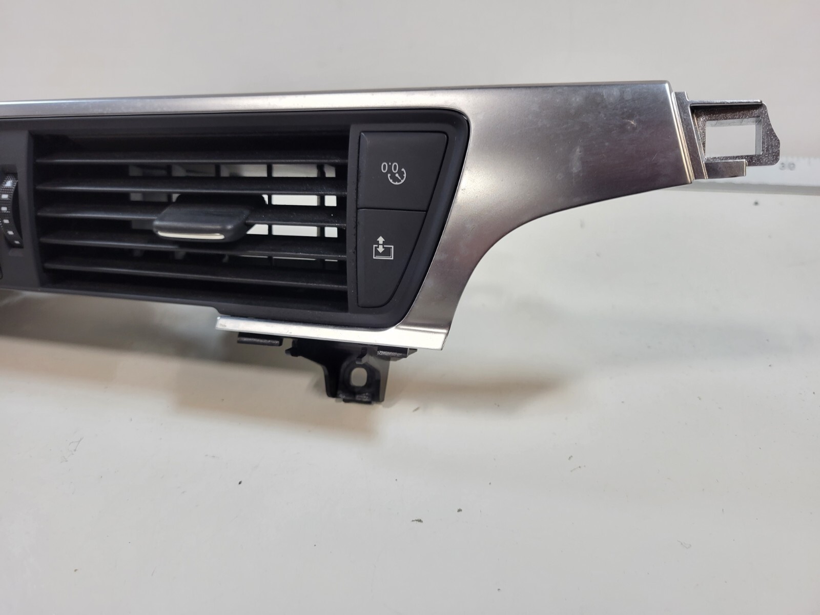 12-18 AUDI A6 c7 DASH PANEL CENTER AC AIR VENT 4G1 820 951 Aluminum trim